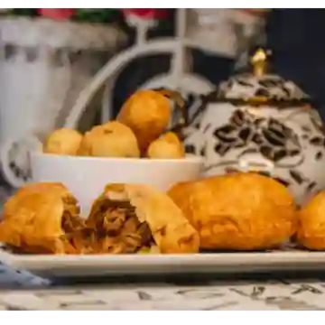 Pastel de Carne Mechada, Jamón y Queso