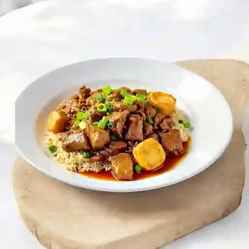 Colacion Carne Mongoliana Con Arroz Chaufan+5 Unidades De Wantan Fritos + Bebida 350mi, Sabor Coca Cola O Fanta.