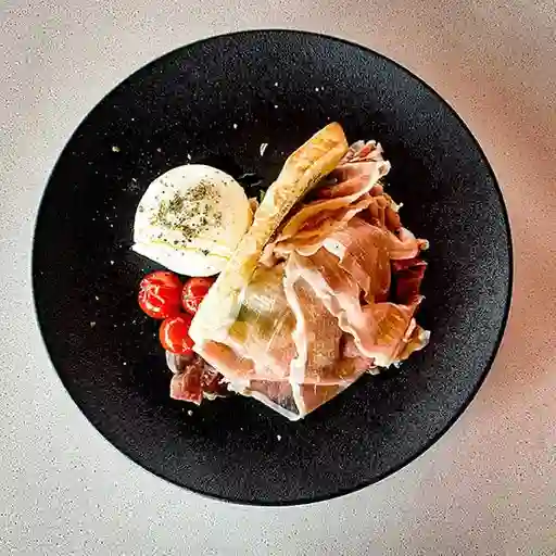 Prosciutto crudo e mozzarella al orégano