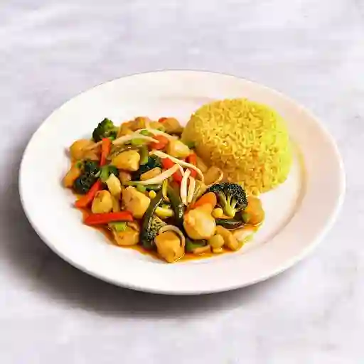Chapsui de verduras con arroz chaufa