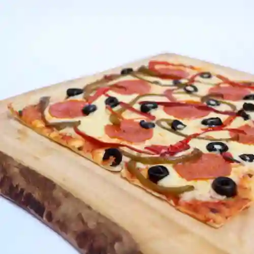 Pizza a la Piedra Calabresa