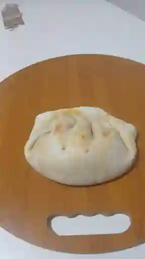 Empanada de Mechada y Queso