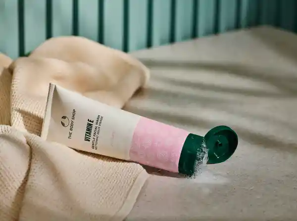 The Body Shop Limpiador Facial Vitamin e