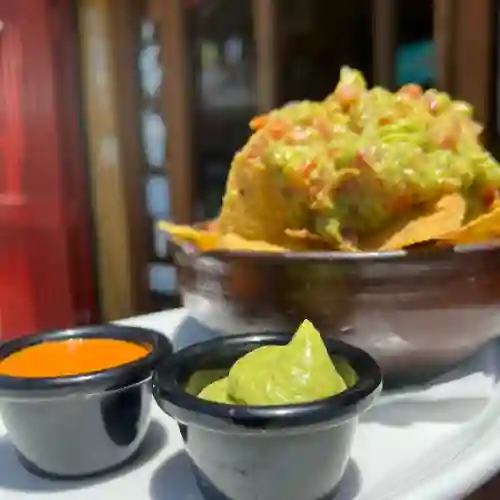 Nachos con Guacamole
