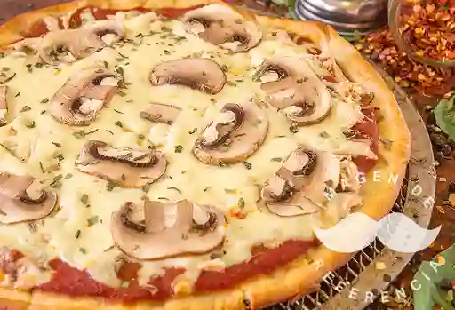 Pizza Mediana Proscciutto E Funghi
