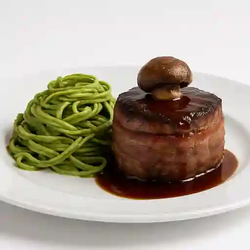 Fetuccine al Pesto con Filete de Mignon