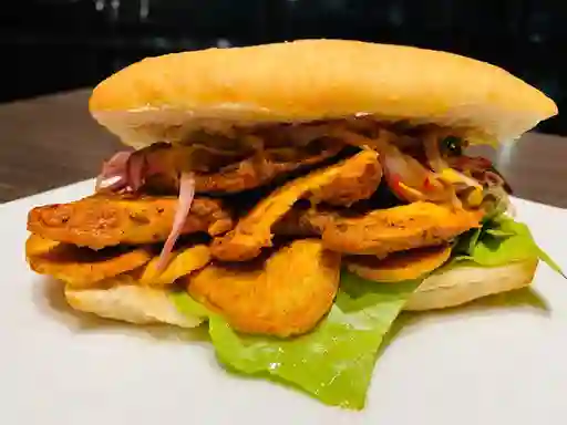 Sándwich de Pollo en Salsa Criolla