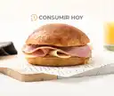 Sándwich Jamón De Campo Y Mozzarella En Pan Brioche