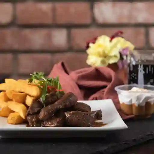 Menú Niño Pollo/carne + Mini Postre°