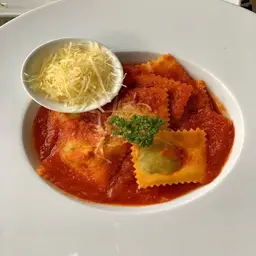 Ravioli Salsa Pomodoro Basilico