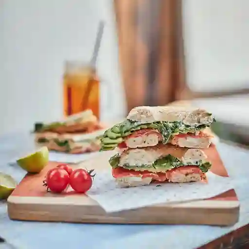 Sandwich + Icetea + Espresso O Americano