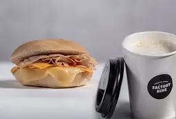 Bagel Pavo Queso & Coffee