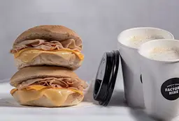 Doble Bagel Pavo Queso Coffee