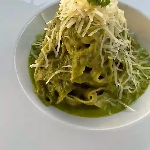 Fetuccini Pesto