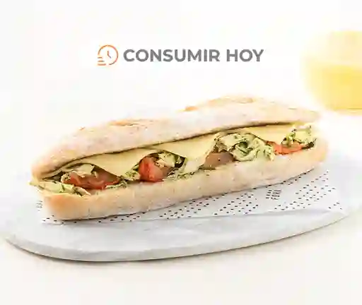 Sandwich Pollo Caprese Con Tomates Asados En Baguette