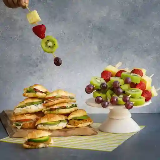 Pack Mini Croissant Premium + Brochetas Fruta