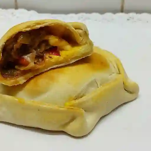 Empanada De Mechada Y Queso