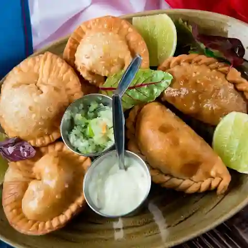 Empanadas Del Mar 5 Un