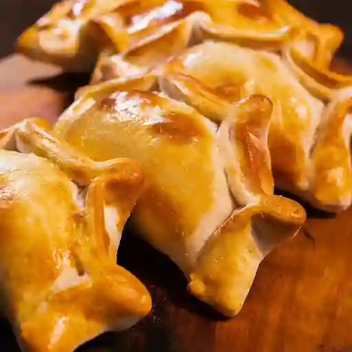 Empanaditas:mechada,cebolla Caramelizada