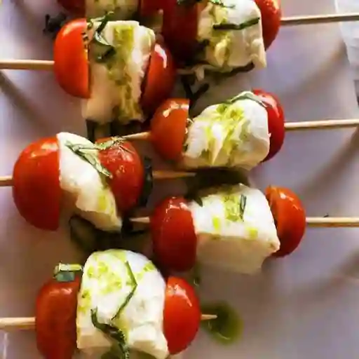 Pinchos Caprese