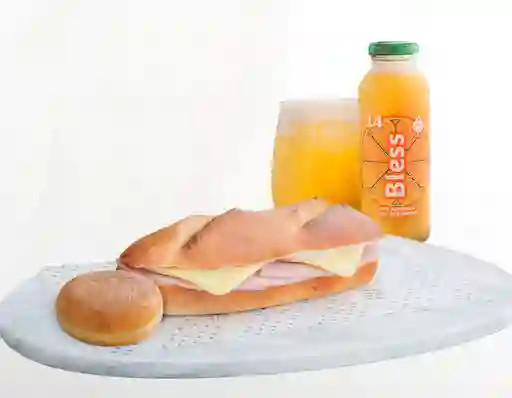 Desayuno Sándwich, Bollería Y Jugo