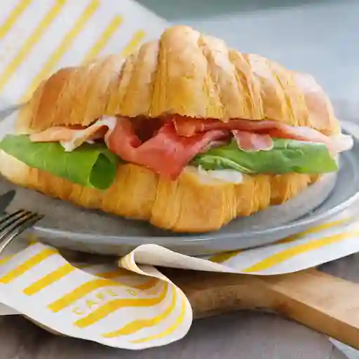 Croissant Jamón Serrano Rúcula