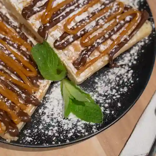 Waffles Nutella, Manjar Y Azúcar Flor.
