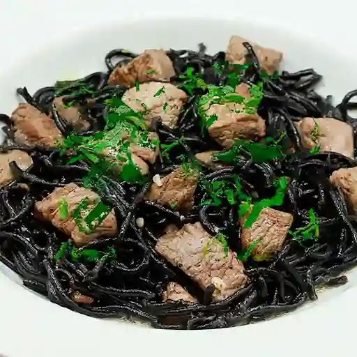 Spaguetti Nero Di Sepia Filete Y Trufa