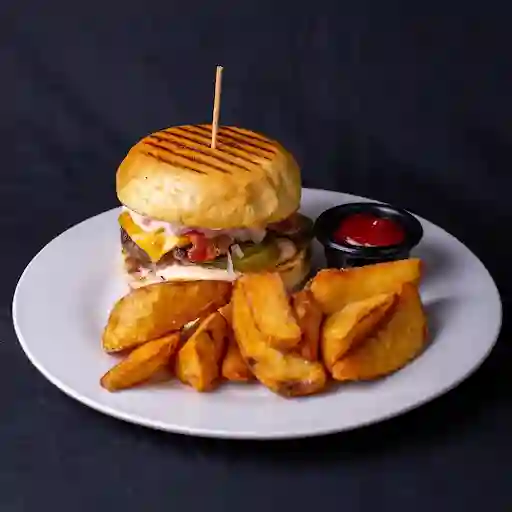Hamburguesa La Mismísima Y Papas Fritas