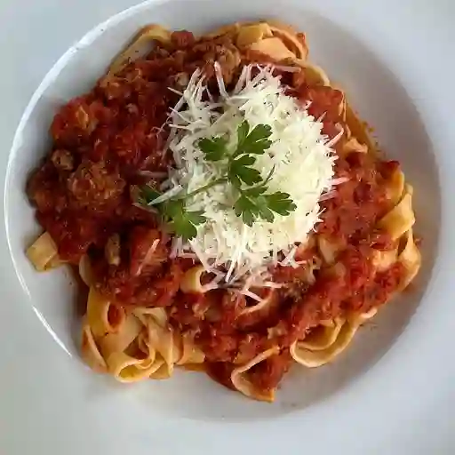 Fetuccini Bolognesa