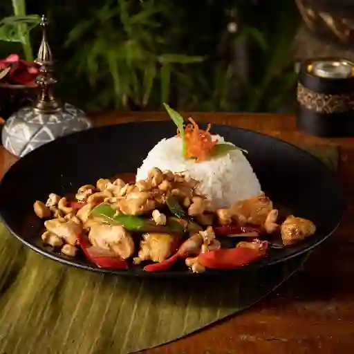 Pollo Con Castañas De Cajú