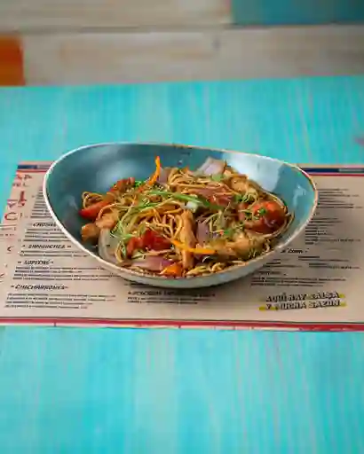 Tallarín Saltado Marino