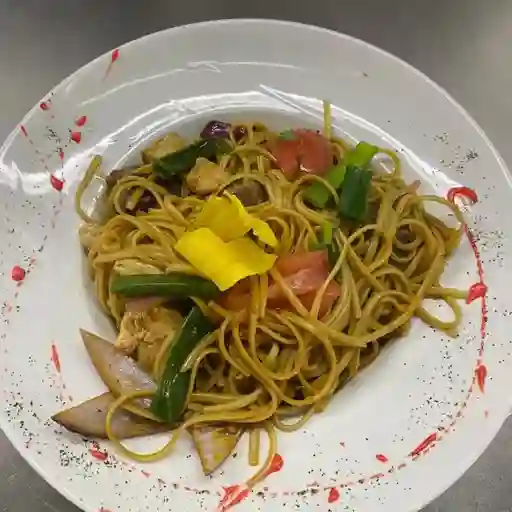 Tallarines Salteados Con Pollo