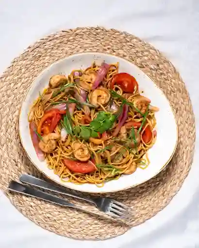 Tallarines Saltados Criollos De Camarón