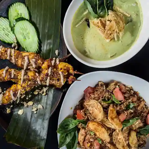 Khaopad Gaprao + Curry Verde + Brochetas