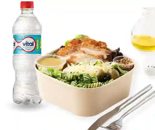 Ensalada Y Bebida 