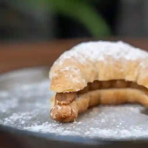 Media Luna Rellena Con Manjar