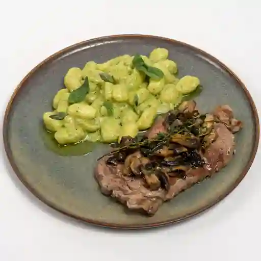 Lomo Con Champiñones & Acompañamiento