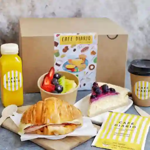 Caja Desayuno Croissant Con Torta