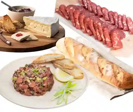 El Aperitivo Perfecto Tartar De Atún O Salmón, Pan De Masa Madre, Tabla De Salames Y Queso