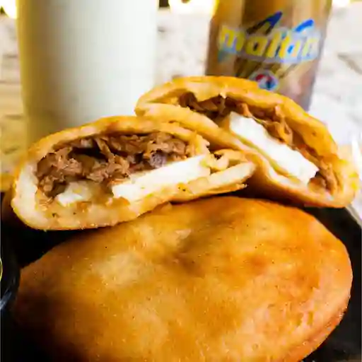 Empanada Mechada Queso