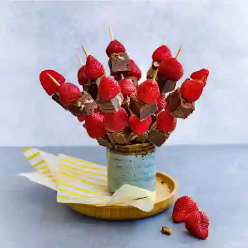 Brochetas De Frutilla Y Brownie