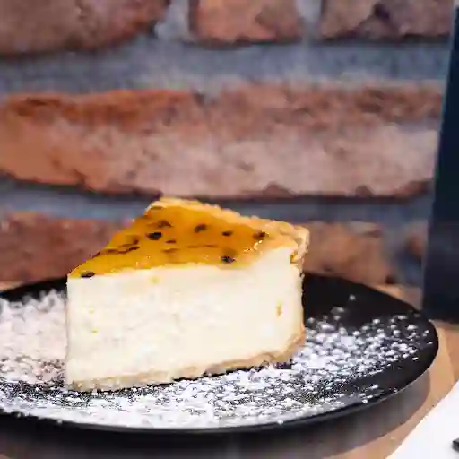 Trozo De Cheesecake De Maracuyá.