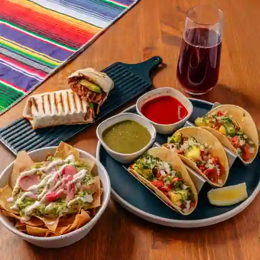 Trío Taco + Burrito + Totopos