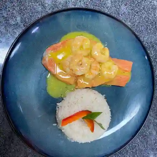 Salmón A La Menier Y Camarones