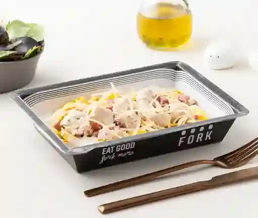 Fetuccini Alfredo Con Pollo Al Ciboulette