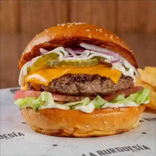 Clásica Burger + Papas