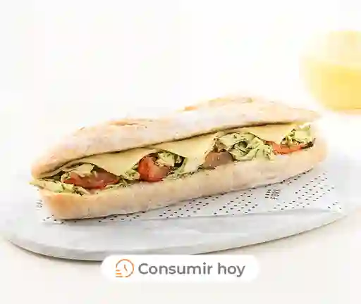 Sandwich Pollo Caprese Con Tomates Asados En Baguette