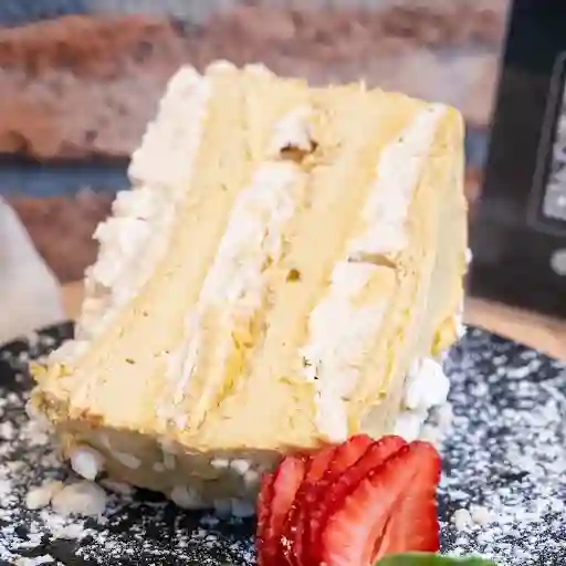 Trozo De Torta Helada Merengue Lucúma.