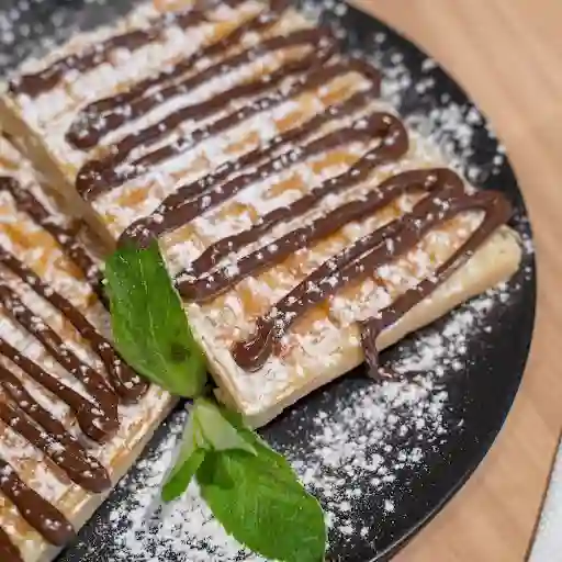 Waffles Con Nutella Y Azúcar Flor.